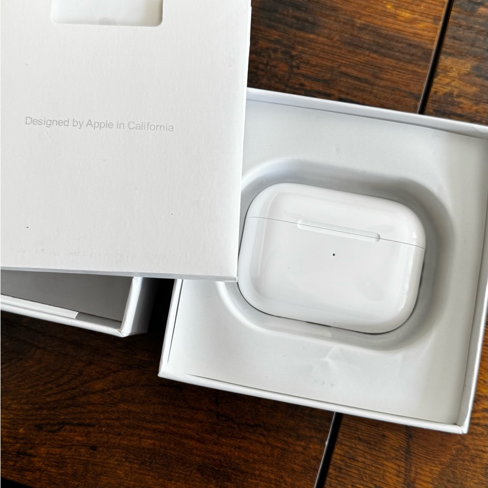Apple AirPods Pro with White Charging Case